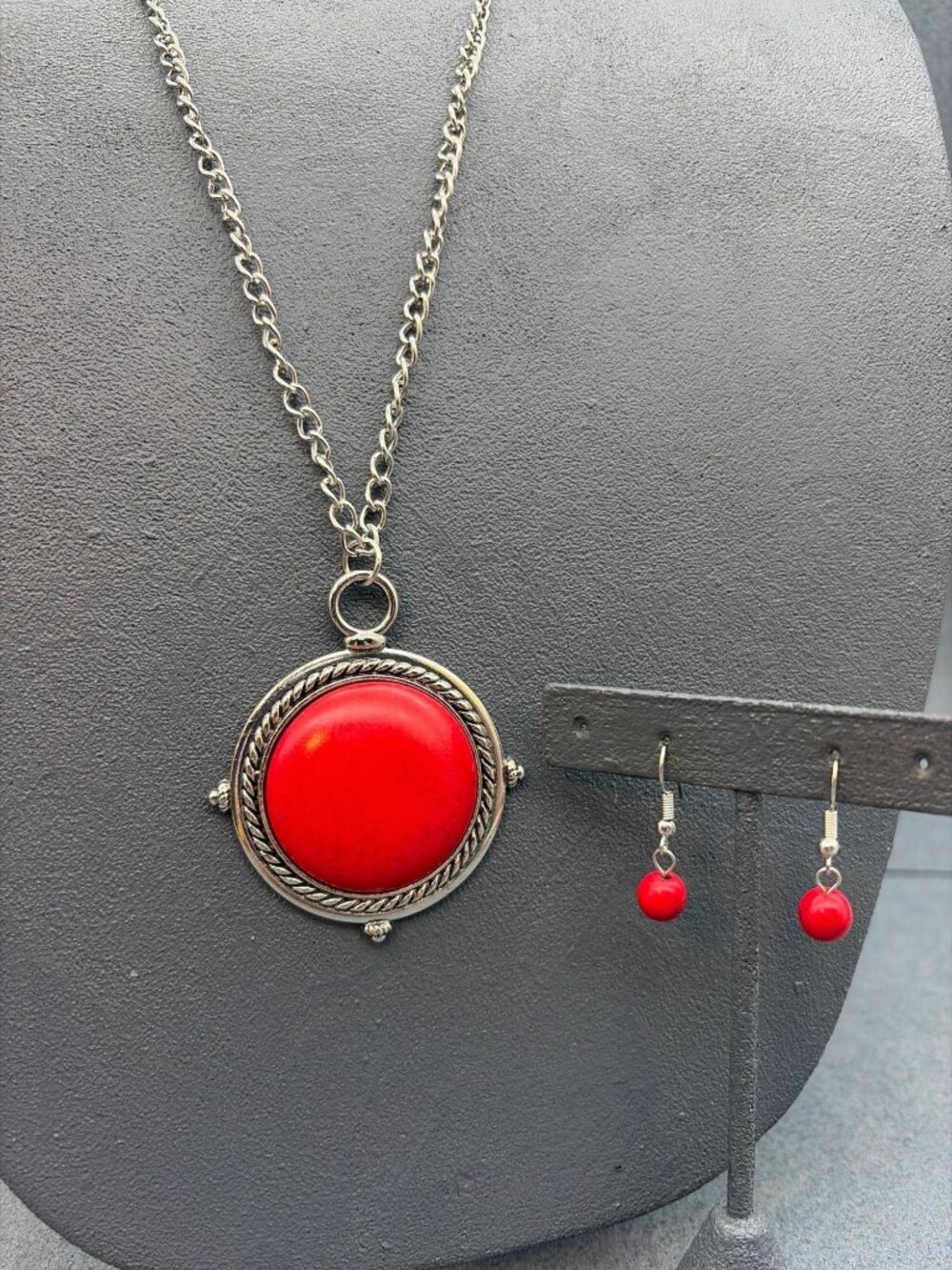 Red Stone Pendant Necklace Earrings Set 40 In Silver Chain Boho Chic Marbled